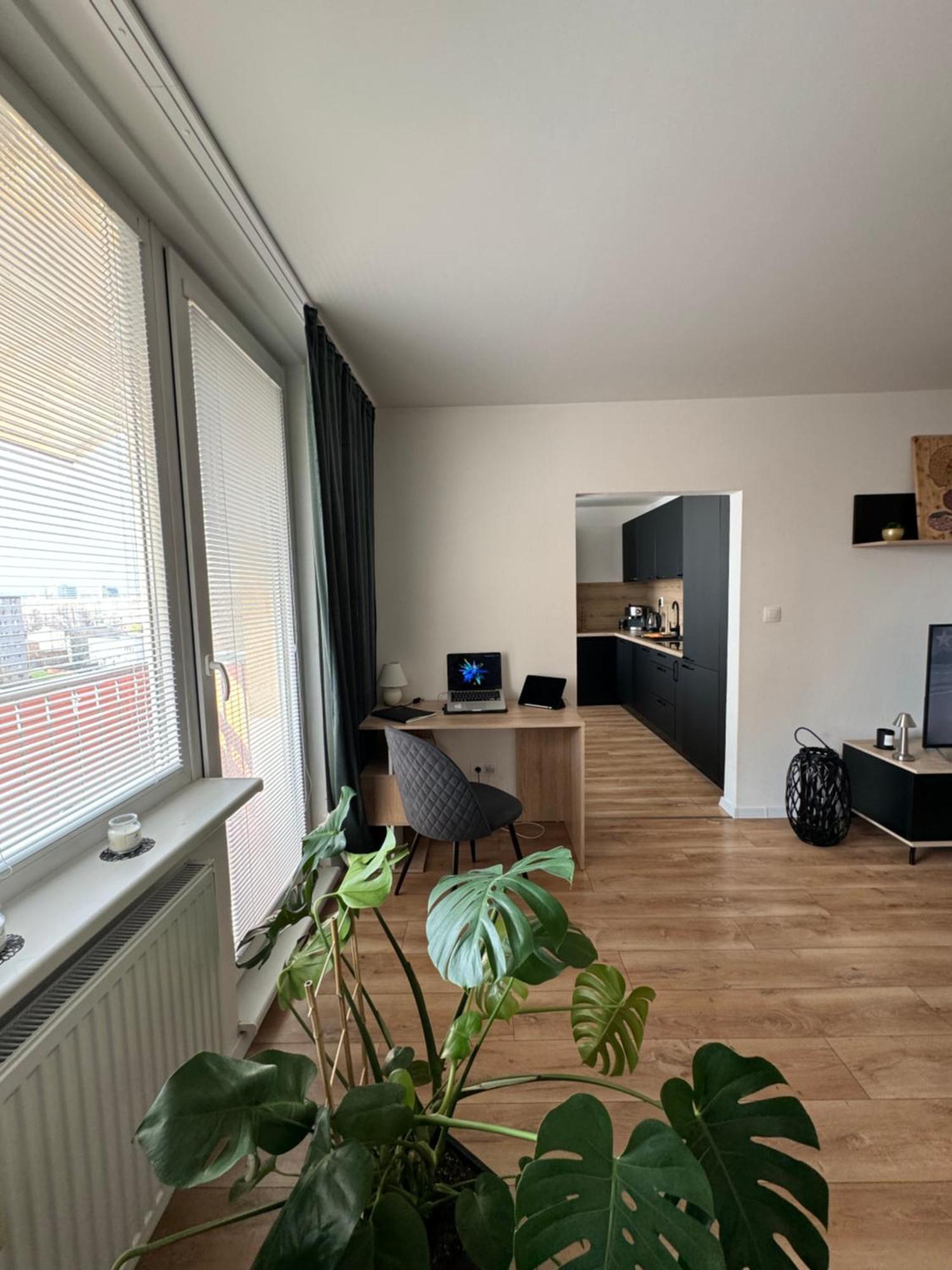 Modern Central Apartment Nitra Buitenkant foto